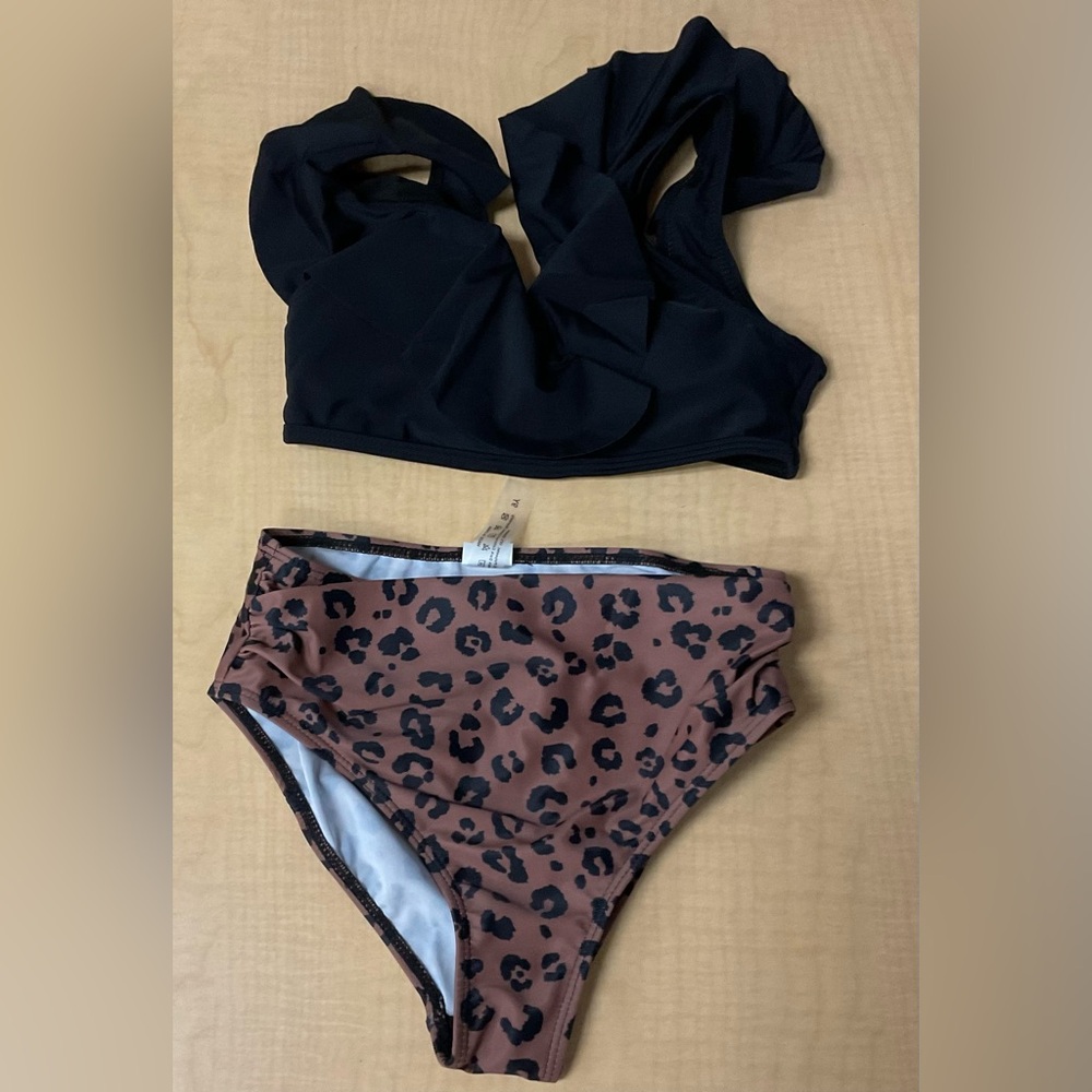 New SHEIN girls leopard swimsuit black top/leopard bottoms with bra pads youth 9